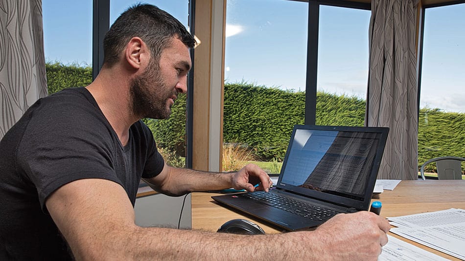 Buyer using the instant price calculator on a laptop